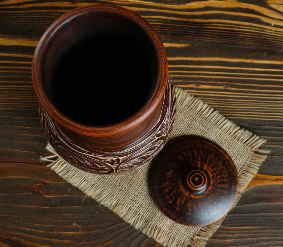Крынка с крышкой 0,5 л резная 